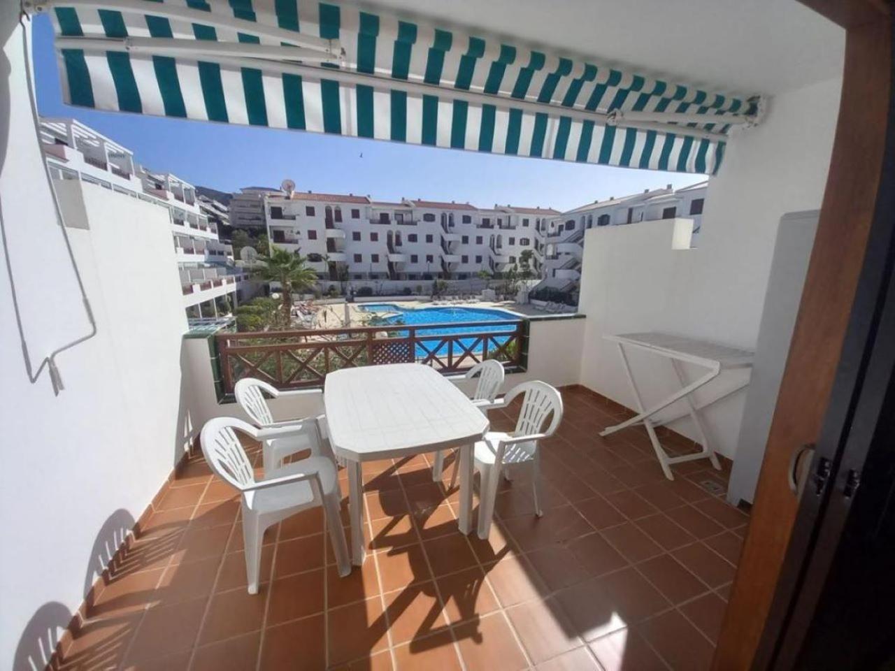 Victoria Court 2 - Lovely Apartment 65 Лос Кристианос Екстериор снимка