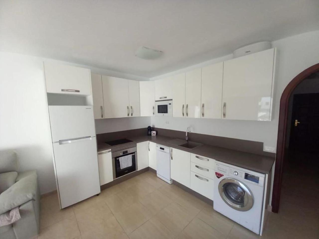 Victoria Court 2 - Lovely Apartment 65 Лос Кристианос Екстериор снимка
