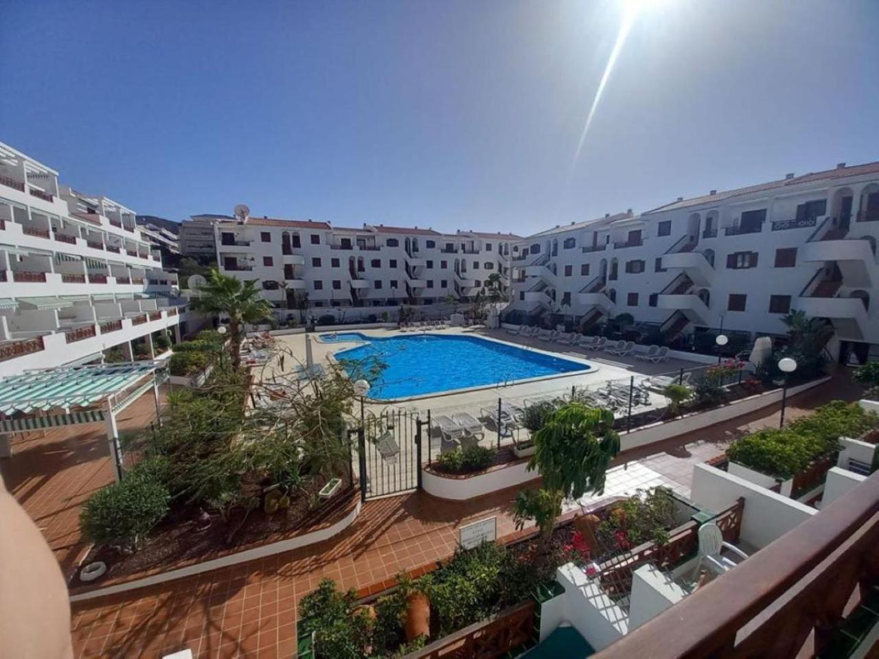 Victoria Court 2 - Lovely Apartment 65 Лос Кристианос Екстериор снимка