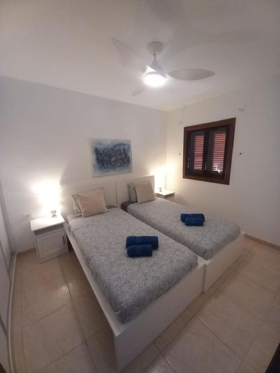 Victoria Court 2 - Lovely Apartment 65 Лос Кристианос Екстериор снимка