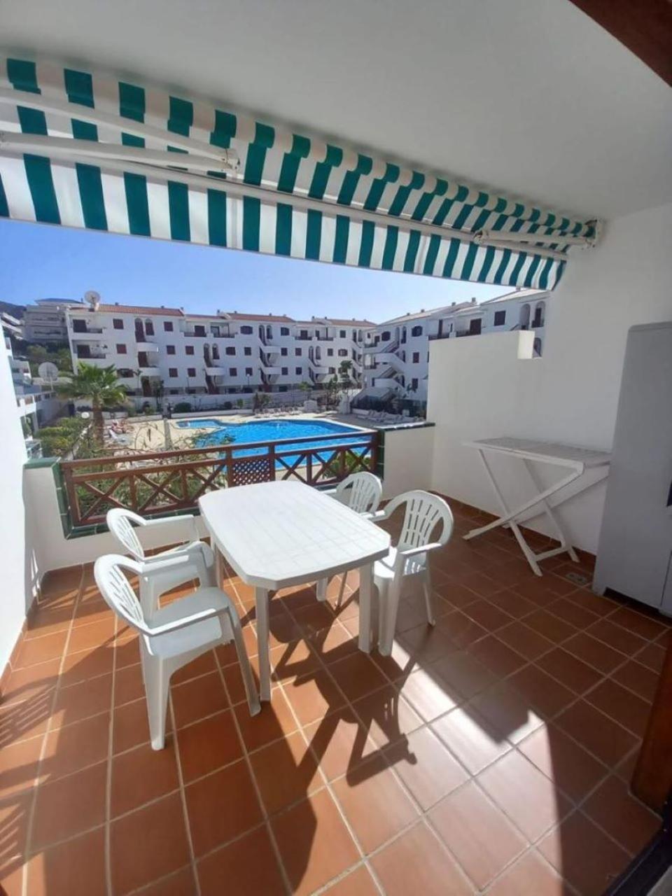 Victoria Court 2 - Lovely Apartment 65 Лос Кристианос Екстериор снимка