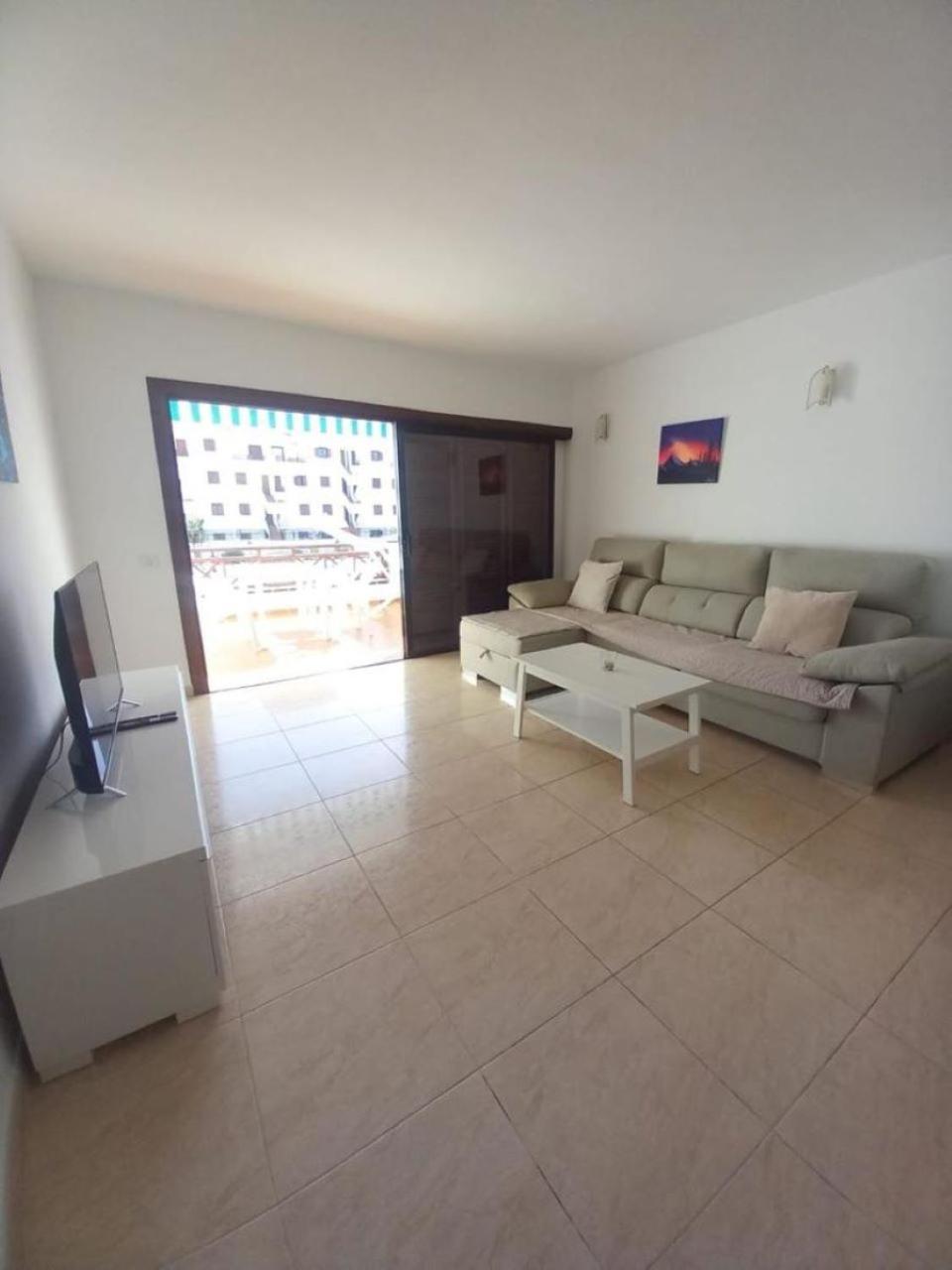 Victoria Court 2 - Lovely Apartment 65 Лос Кристианос Екстериор снимка