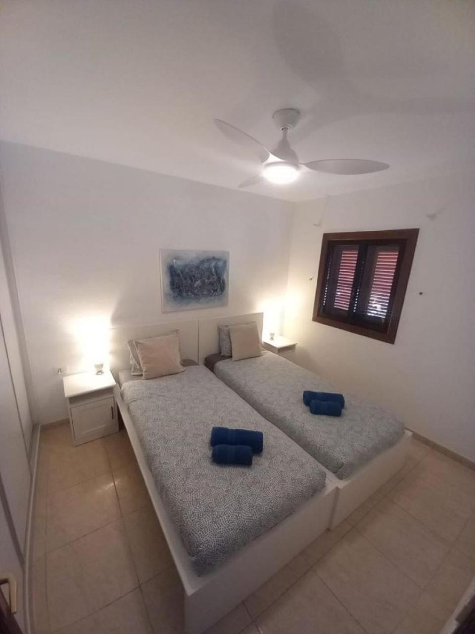 Victoria Court 2 - Lovely Apartment 65 Лос Кристианос Екстериор снимка