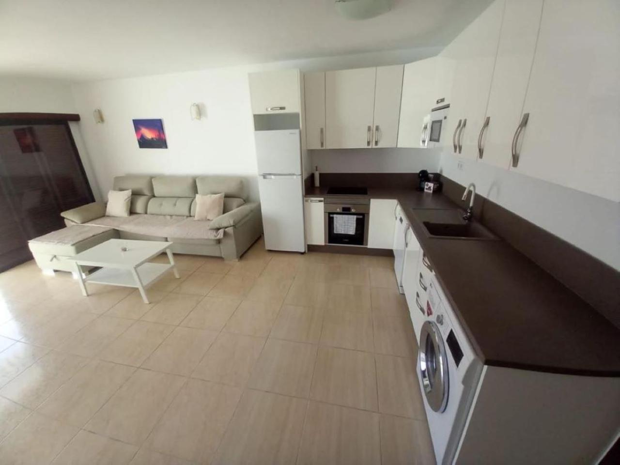 Victoria Court 2 - Lovely Apartment 65 Лос Кристианос Екстериор снимка