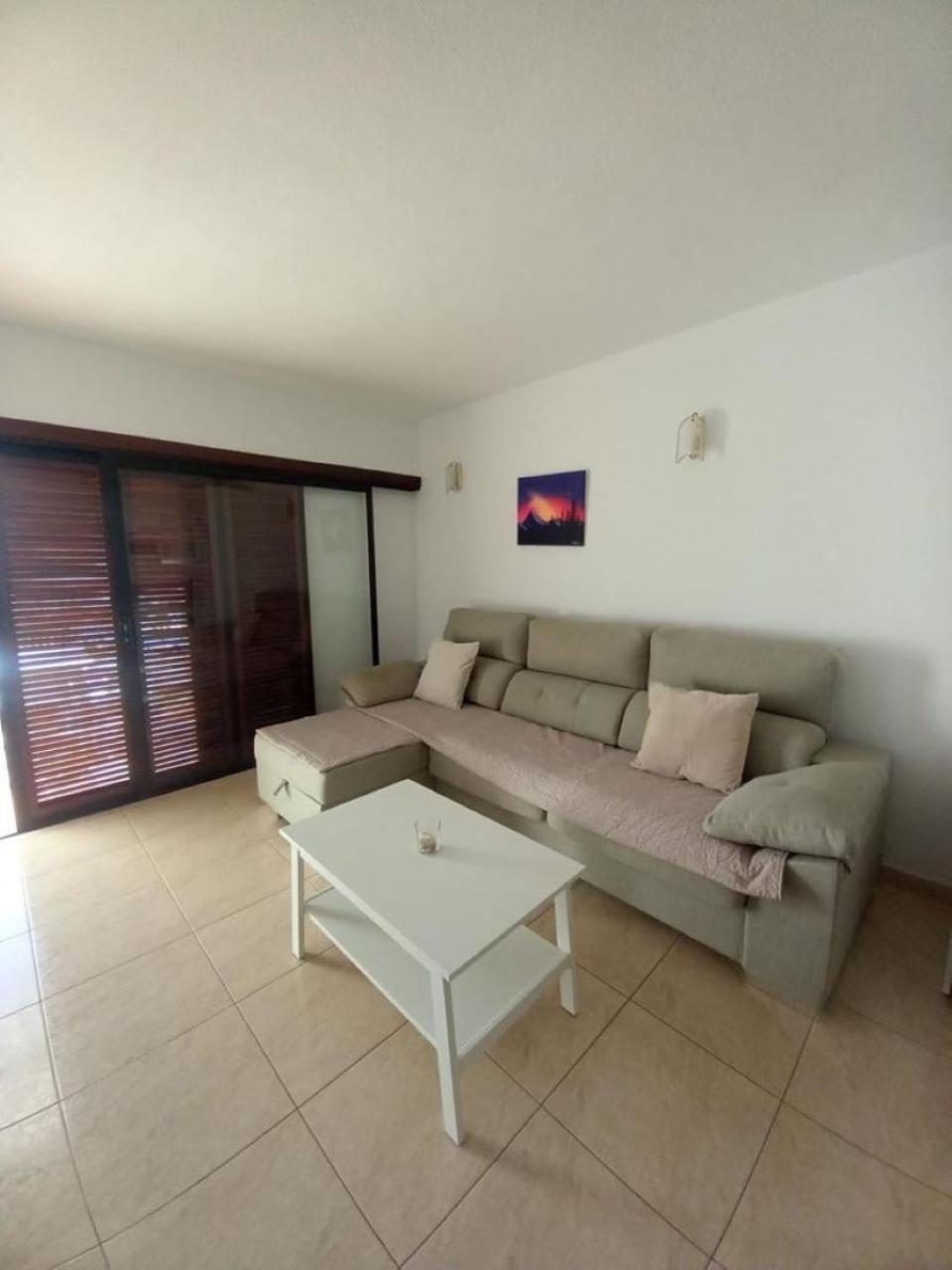 Victoria Court 2 - Lovely Apartment 65 Лос Кристианос Екстериор снимка
